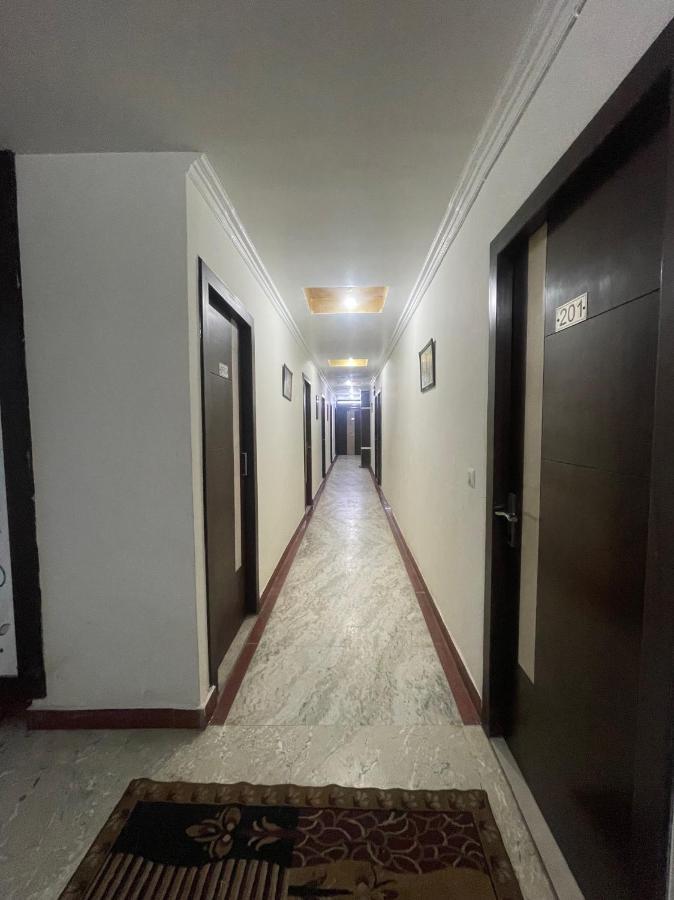 Blue Rose International, Family Hotel Agra  Exteriér fotografie